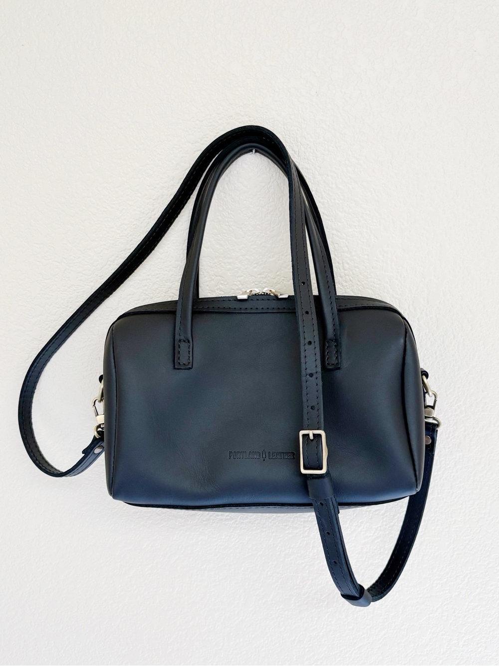 Portland Leather Large Sloan Doctor Bag Black Leather Crossbody - Picture 3 of 16